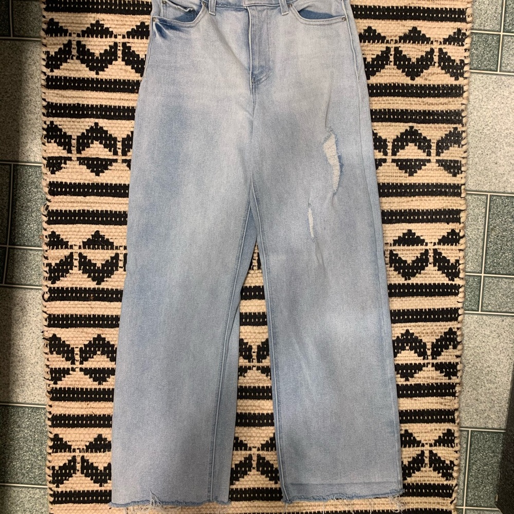 90’s style loose high waist jeans